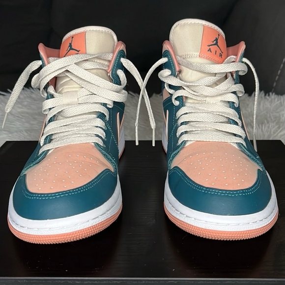 NIKE Jordan 1 Mid Dark Teal Green - Size 8.5W - Picture 2 of 5